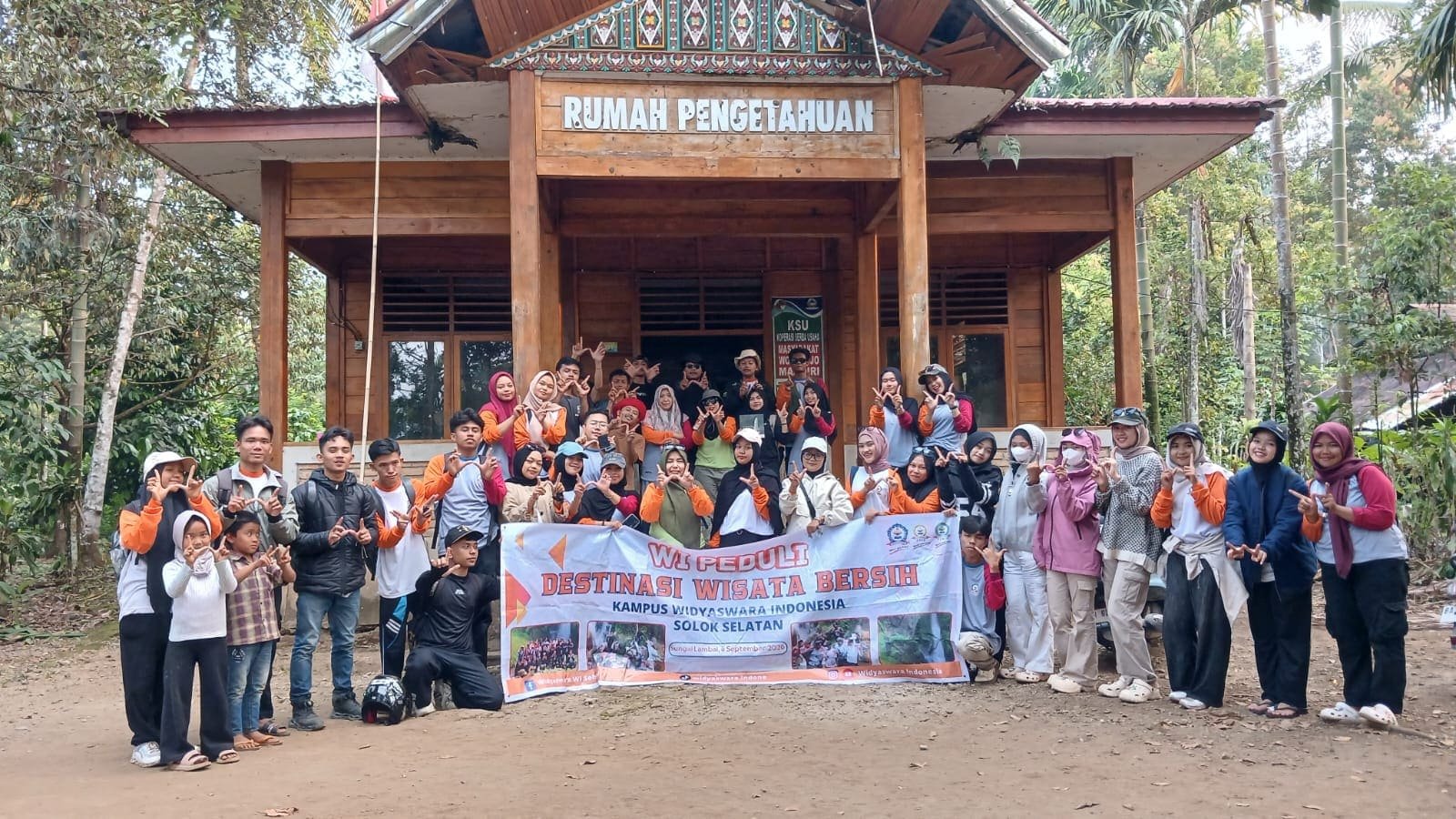 WI Peduli Destinasi Wisata Bersih, Kampus Widyaswara Indonesia Ajak Masyarakat Jaga Kebersihan Wisata Wonorejo